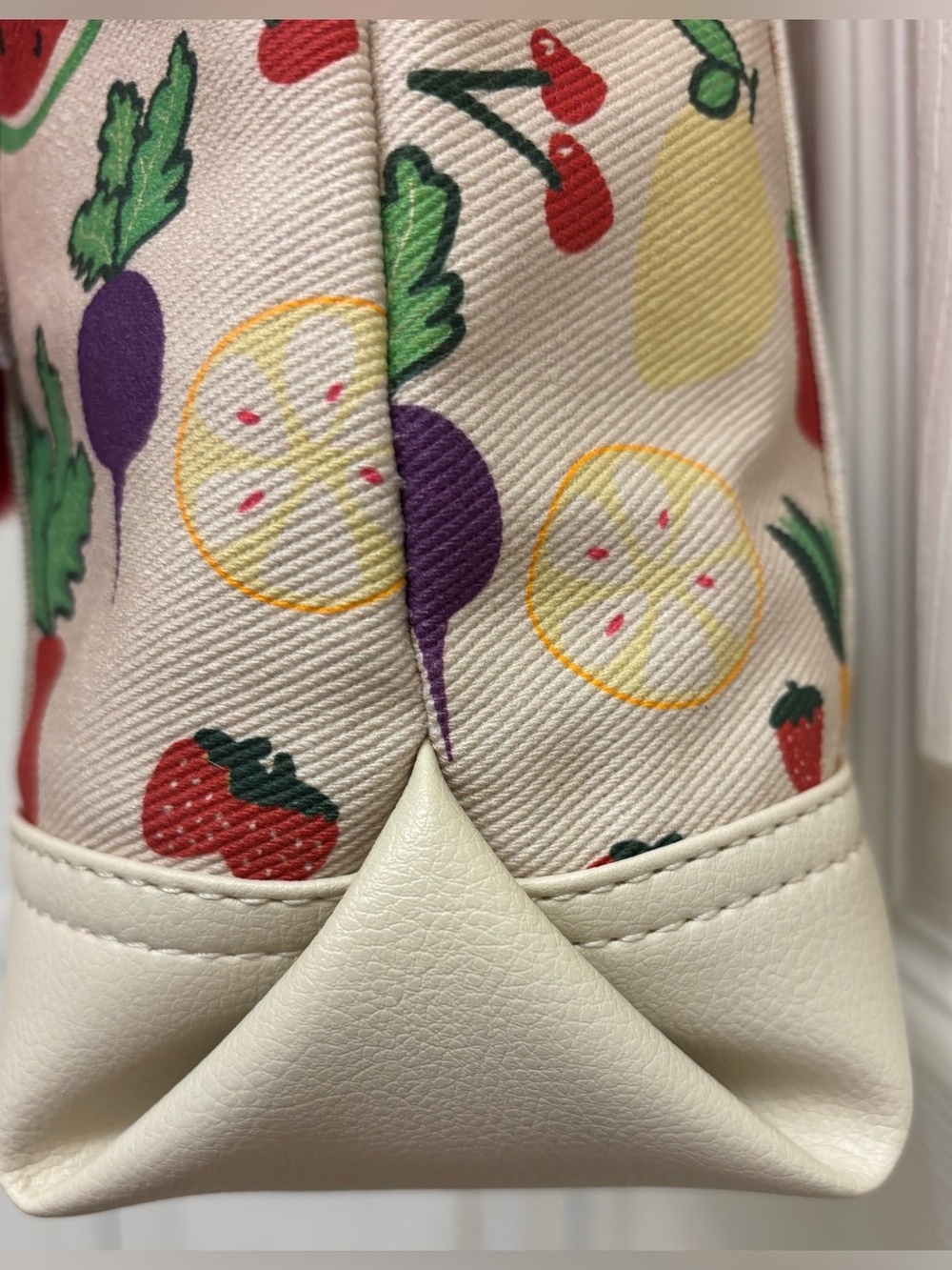 Betsey Johnson fruit and veggie canvas crossbody NWOT - Picture 5 of 10